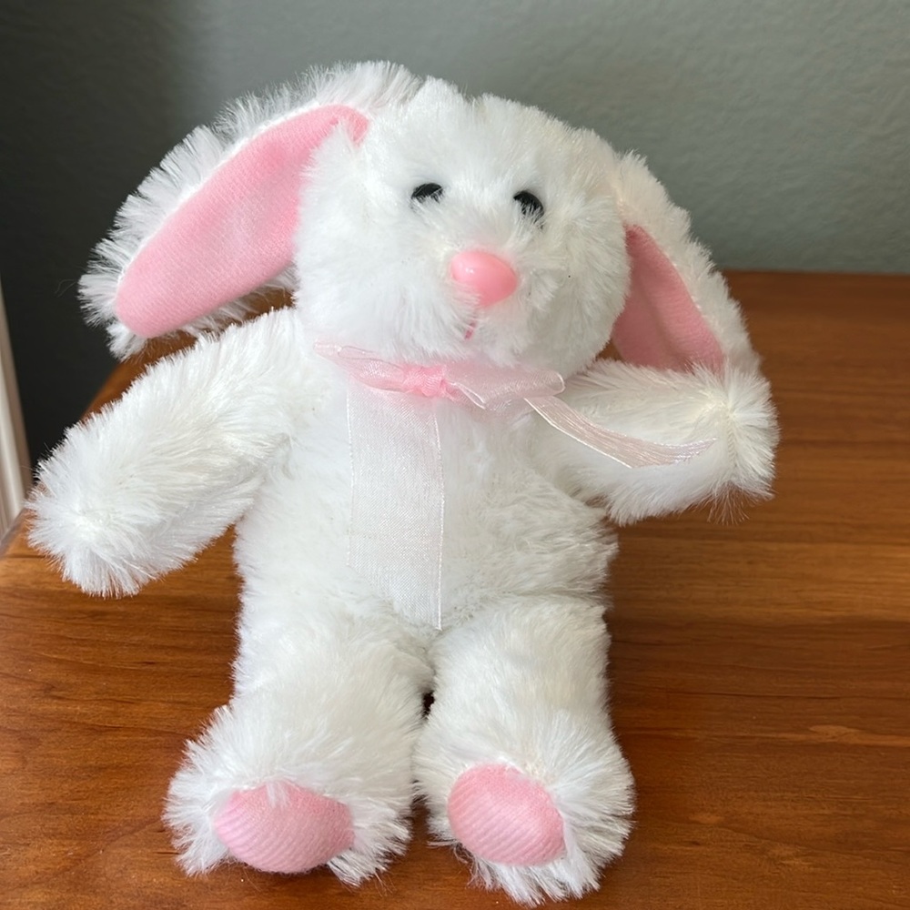 Small stuffed bunny, excellent condition